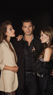 Threesome Kiss - Önce