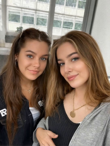 2 girl 1 cock
